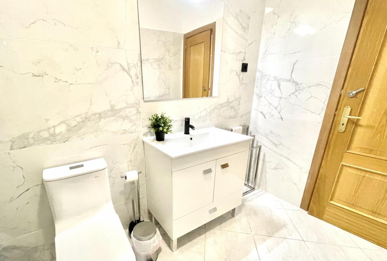 Amazing 1 Bedroom Apartment Near Marina Віламора Екстер'єр фото